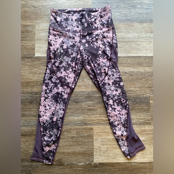 Ladies, under armor leggings with mesh detail on sides - Picture 1 of 5